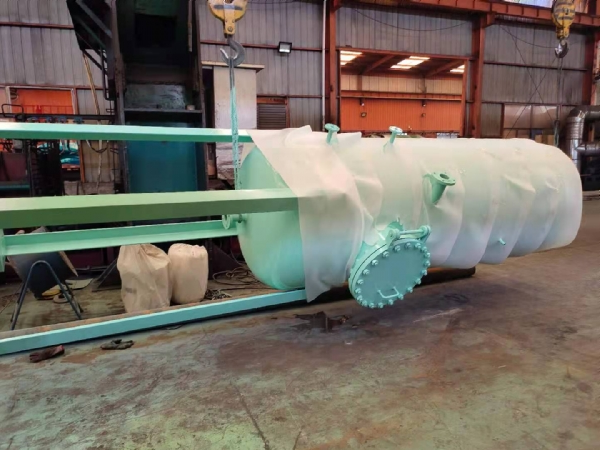 操作液化石油气储罐有哪些注意事项：